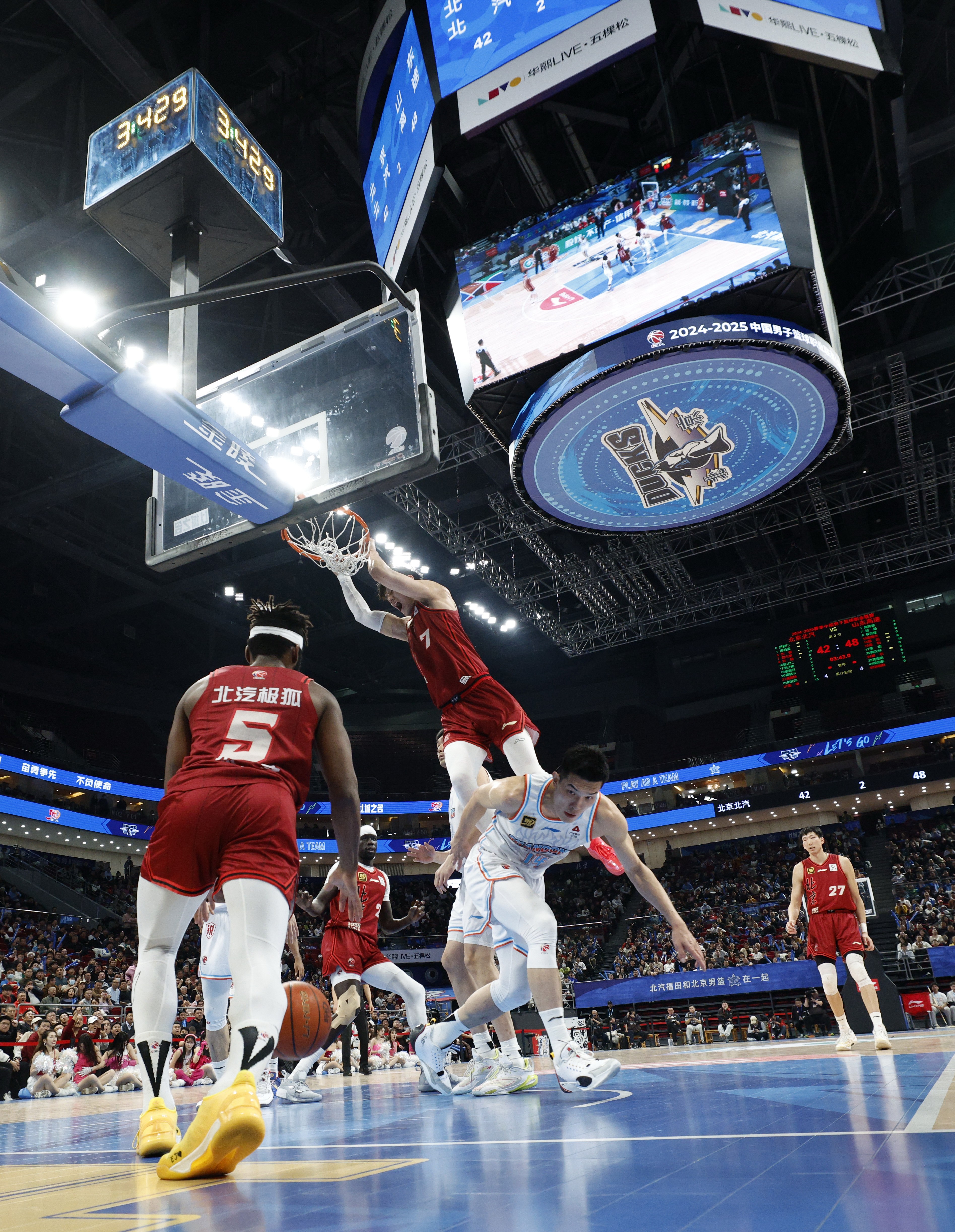 球员们在比赛中表现出色，为球迷带来惊喜