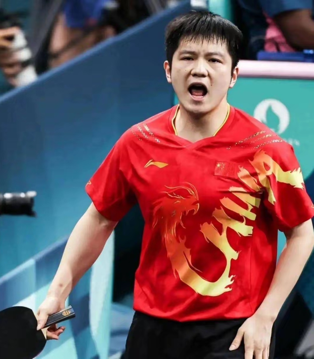 拼尽全力的球员精彩发挥,助队赢得全场喝彩 拼尽全力的球员精彩发挥,助队赢得全场喝彩