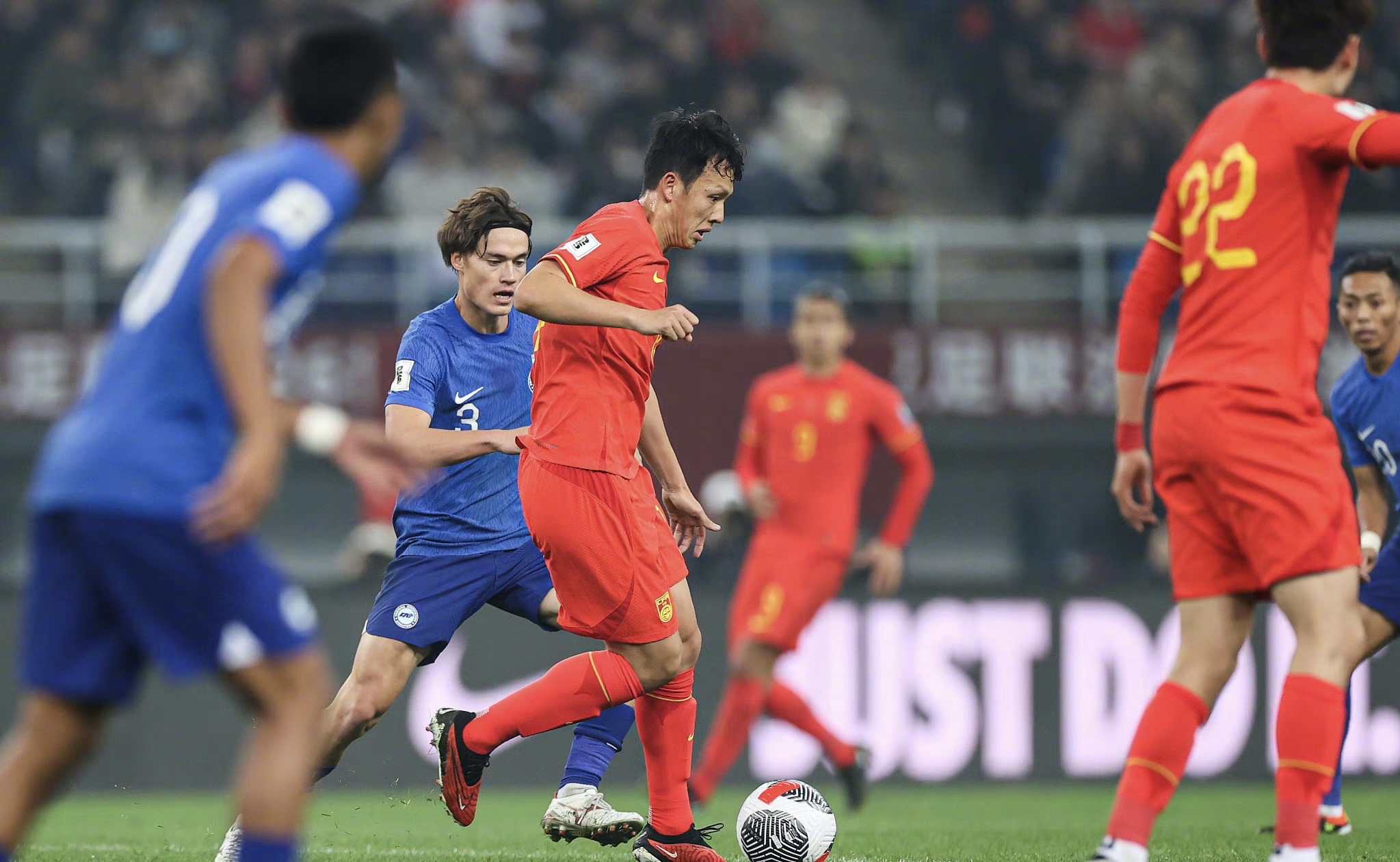 强队领先优势明显,期待继续表现出色 强队领先优势明显,期待继续表现出色