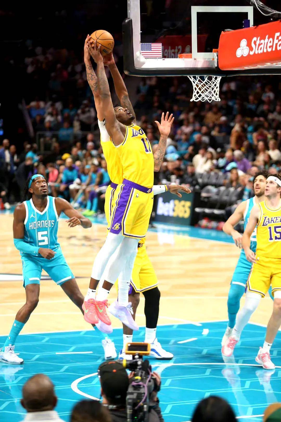 火箭绝杀时刻,刷新队史纪录点燃赛场,快船迎来胜利! 火箭绝杀时刻,刷新队史纪录点燃赛场,快船迎来胜利!